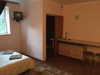 Апартаменты Alex & Черновцы Семейный номер-4