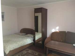 Апартаменты Alex & Черновцы Семейный номер с душем-15