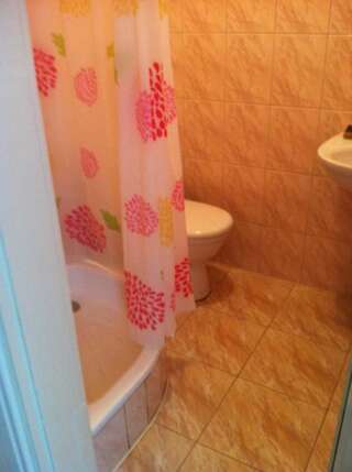 Апартаменты Alex & Черновцы Семейный номер с душем-20